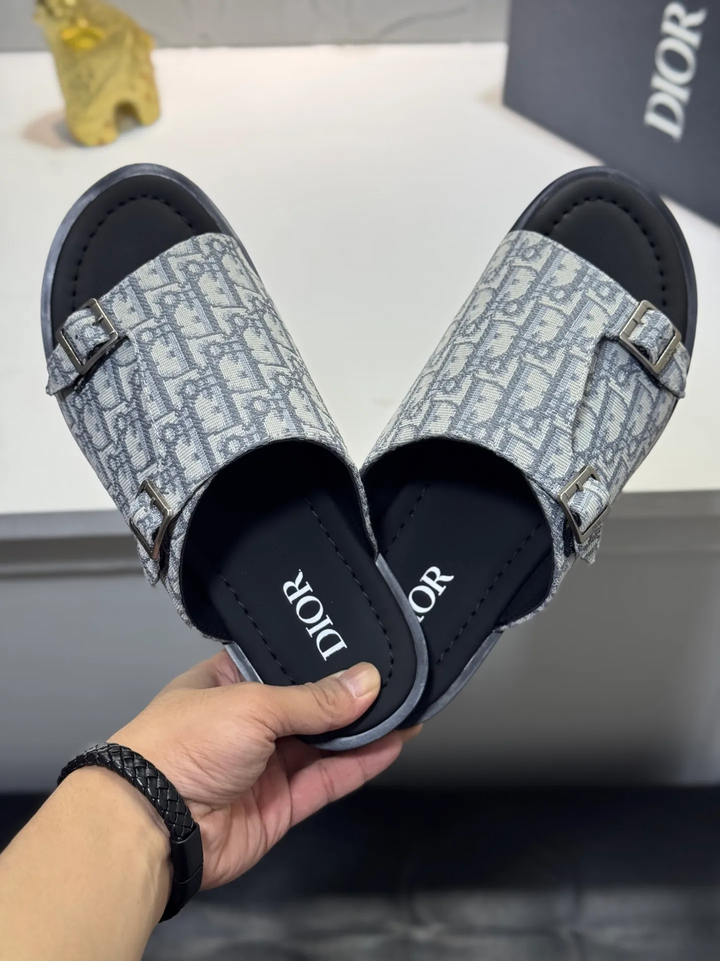 Men's men's shoes 💰320 [New style] 🦇🦇𝐂𝐡𝐫𝐢𝐬𝐭𝐢𝐚𝐧 𝐃𝐢𝐨𝐫 Dior slippers - the latest hot sandals, classic sandals, original replicas, super durable and versatile, cowhide leather with hardware accessories, very comfortable on the feet Look slim and white. Original molded outsole size: 38-44 (.45. Customized